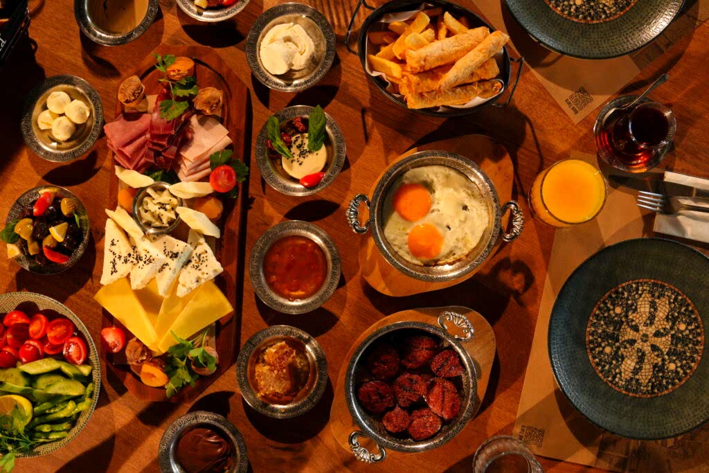 Saklı Sofra’da Doğal Serpme Kahvaltı: Lezzetin ve Huzurun Buluşması